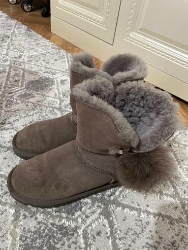 Продам угги состояние отличное 1500с Размер 35 подойдет и на 36