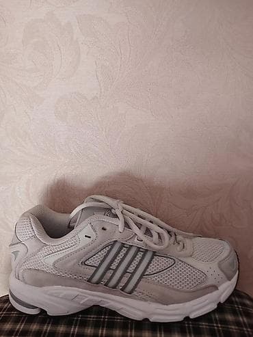 красовки бишкек: Кроссовки, 37.5, Adidas Originals, Новый, цвет - Серый, Бесплатная доставка — 3