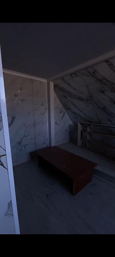 samsung a22: Женский лонгслив коричневого цвета с длинными рукавами. Модель имеет — 4