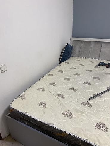 Кровати: Двуспальная кровать, Б/у, С матрасом, длина - 200 см — 2