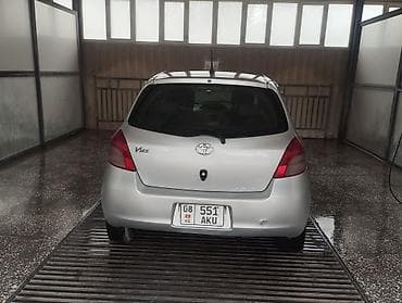 Toyota: Toyota Vitz: 2005 г., 1.3 л, Хэтчбэк — 2