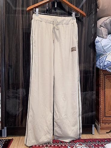 для стойки: - Туалетная вода Banana Republic Dark Cherry & Amber, флакон — 2