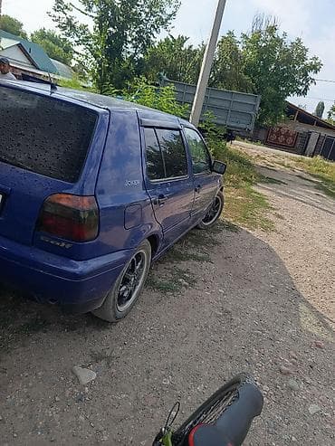 трёхдверный: Volkswagen Golf: 1997 г., Механика, Бензин, Хэтчбэк — 5
