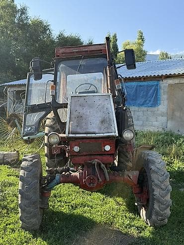 Трактор колесный с кабиной + прицепные грабли-ворошилки (солнечного
