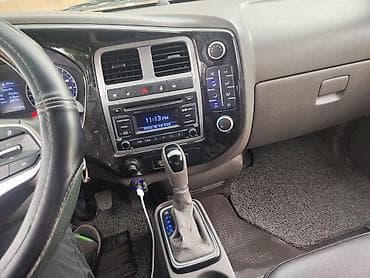 Транспорт: Hyundai Porter II — малотоннажный бортовой грузовик синего цвета — 4