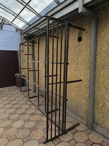 bazar kg: Продам топчан 2.40#3.50 из уголка 5мм и трубоквадрата, деревянные — 3