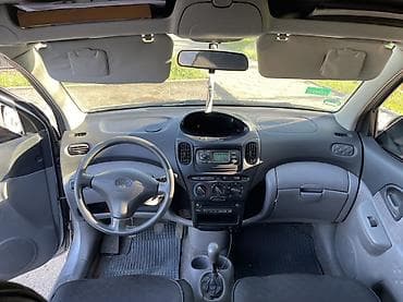 coroll: Toyota Yaris Verso: 2001 г., 1.3 л, Механика, Бензин, Минивэн — 6