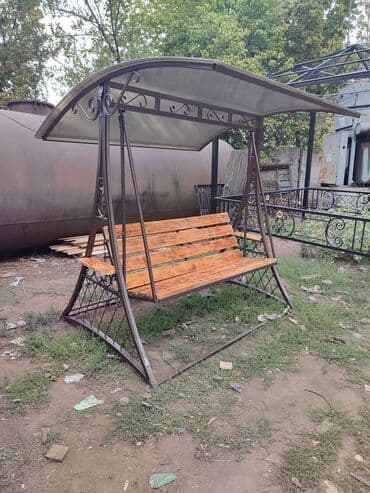 Садовые качели Металл, Со спинкой, С крышей at lalafo.kg Садовые качели Металл, Со спинкой, С крышей
