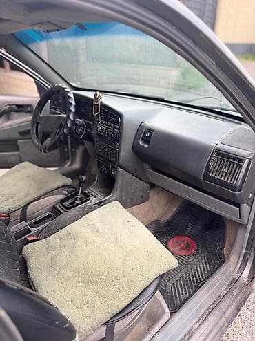 byd кыргызстан: Volkswagen Passat: 1988 г., 1.8 л, Кол менен иштөөчү, Бензин, Седан — 9