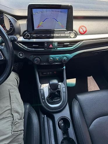 kia ev3: Kia Cerato: 2021 г., Седан — 10