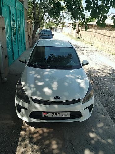 Kia Rio: 2017 г., 1.4 л, Механика, Бензин, Седан