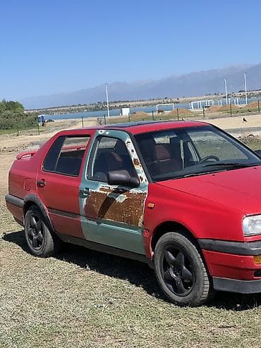 Volkswagen Vento: 1992 г., 1.8 л, Механика, Бензин, Седан — 8