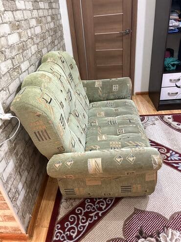 двух местный: Продаю диван двухместный нету ножек. Стояли колесные . Мягкий. Можно — 1