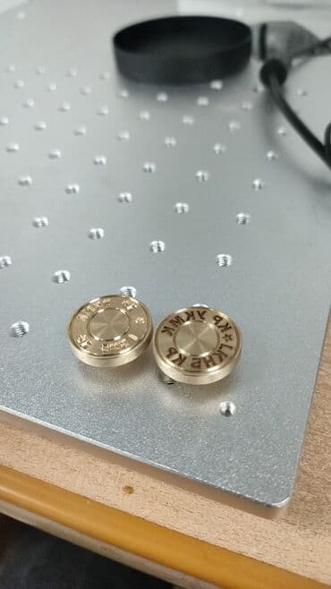 изготовим любые печати без документов: Гравировка штампов и клише Изготовление клише От 1 и более штук — 3