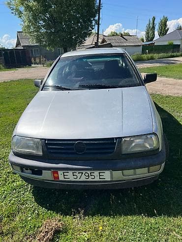 Унаа: Volkswagen Vento: 1993 г., 1.8 л, Кол менен иштөөчү, Бензин, Седан — 4
