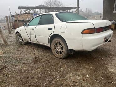 камри аморт: Белый седан среднего класса, 4 двери, левый руль. Кузов: классический — 4