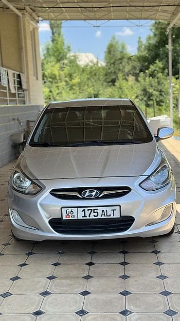 мата секыл: Hyundai Solaris: 2012 г., Кол менен иштөөчү, Бензин, Седан — 3