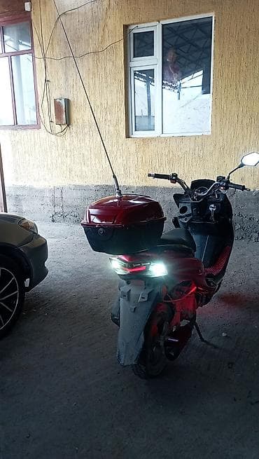 Тип скутера 180 куб. см, Бензин, Б/у