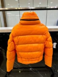 спортивные пуховики: Укороченная зимняя куртка. В яркой расцветке. Производство Турция — 4