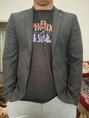 черные мужские костюмы: Мужской пиджак полуприлегающего кроя в темно‑сером цвете с мелким — 2