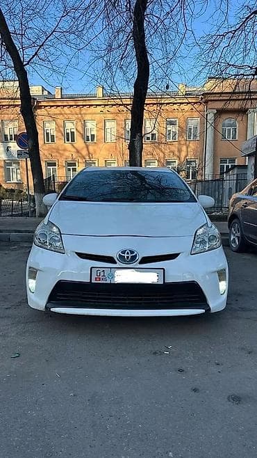 летние: Toyota Prius: 2015 г., 1.8 л, Вариатор, Гибрид, Седан — 2