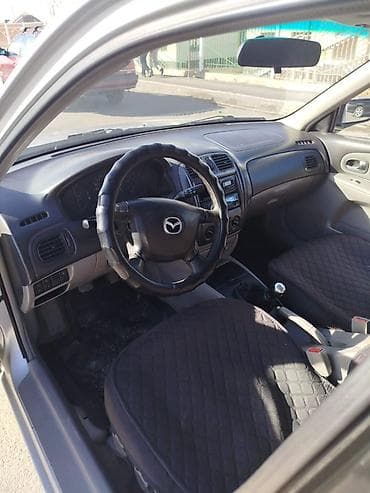 Унаа: Mazda 323: 2001 г., 1.6 л, Кол менен иштөөчү, Бензин, Хетчбек — 8