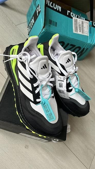 Оригинал💯 Размер 42,5 43 размер,но маломерит Кроссовки adidas для