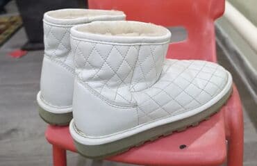 зимный ботинка: Уютные зимние полусапожки (угги) белого цвета - Верх: стеганый — 4