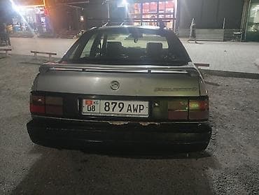 ford taurus: Volkswagen Passat: 1990 г., Седан — 3