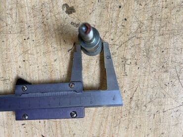 скупка подшипников: Болт натяжителя с неизвестного японского автомобиля Болт натяжителя — 2