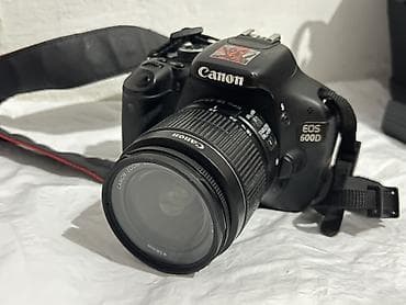 Зеркальная камера Canon EOS 600D с объективом Canon EF-S 18–55mm IS