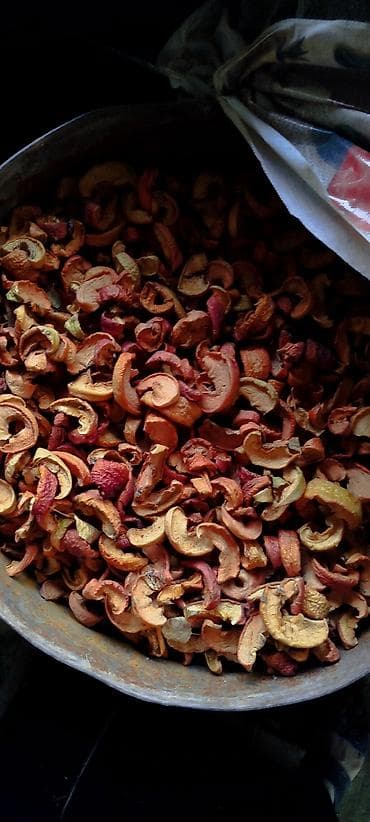 ковры бу купить недорого: Сушёные яблоки (домашние дольки) (120сом за кг) - Натуральные яблоки — 2