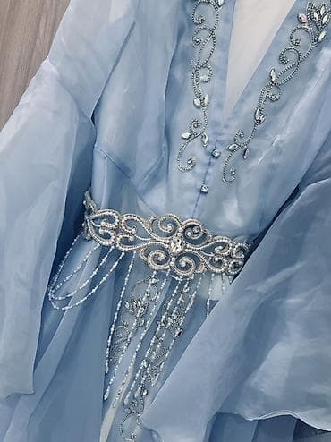 вечерний плате: Нарядное голубое платье-кафтан из легкого полупрозрачного шифона — 10