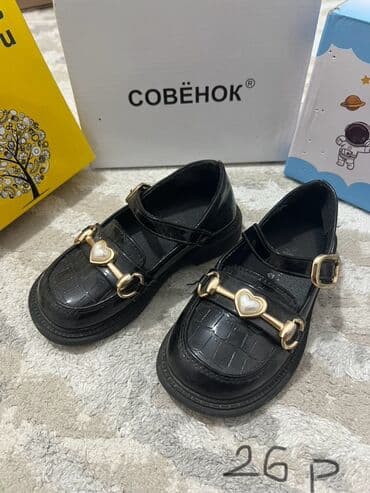 кроксы крокс crocs: Лоферы/туфли для девочки «Совёнок» - Цвет: черный, глянцевый - — 1