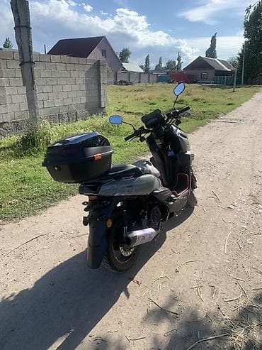 Унаа: Скутер 49 см³ с ярким городским дизайном и удобной посадкой — 3