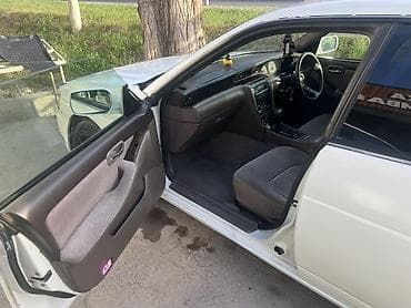 Datsun: Nissan Laurel: 2000 г., 2.5 л, Автомат, Бензин, Седан — 6