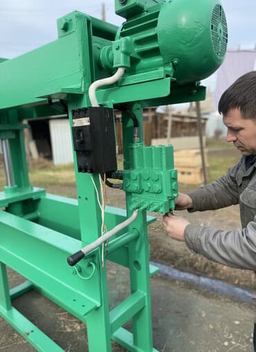 кресла качалки бу: Гидравлический пресс (напольный, рамный) - Мощная стальная рама с — 1