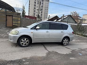 Toyota Ipsum: 2002 г., 2.4 л, Автомат, Газ, Минивэн