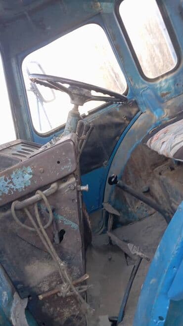 купить резину на трактор: Трактор колесный, с кабиной. Синяя окраска, передний бампер с — 7
