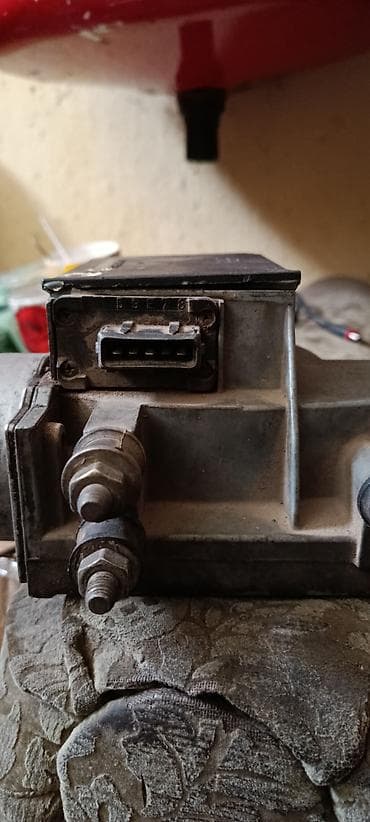 е34 кузов: Расходомер BMW Б/у, Оригинал — 2