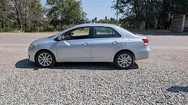byd e7: Toyota Yaris: 2009 г., 1.5 л, Автомат, Бензин, Седан — 1