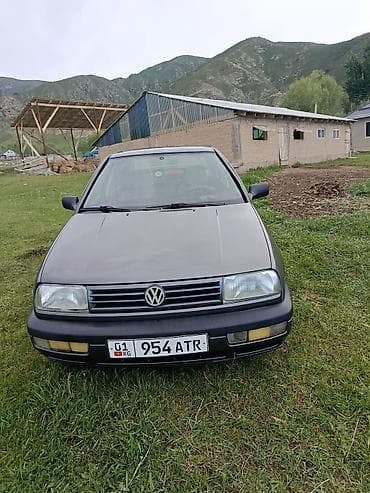 subaru forester sh: Volkswagen Vento: 1994 г., Седан — 5