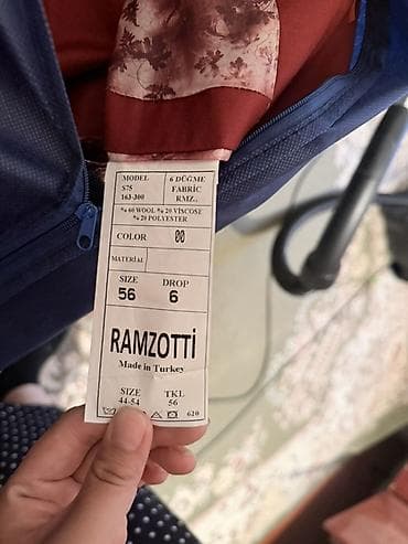продаю погоны: Мужской костюм Ramzotti (Турция), цвет бордовый. Особенности: - — 2