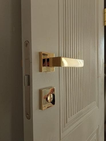 Установка межкомнатных дверей любой сложности, выезд бесплатно Строго