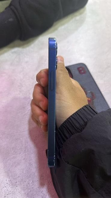 x 256: IPhone 12, 64 ГБ, Синий, Чехол, 70 % — 4
