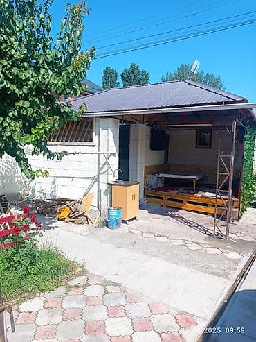 квартиры и дома: Продается жилой дом с двором и хозпостройками. Описание объекта — 4