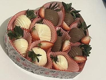 mac don: Набор клубники в шоколаде в подарочной коробке. - Крупные свежие — 9