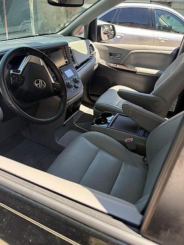 Toyota Sienna: 2020 г., 3.5 л, Автомат, Бензин, Минивэн — 4