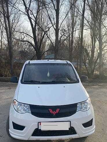 wuling: Dongfeng : 2019 г., 1.5 л, Механика, Бензин, Минивэн — 8