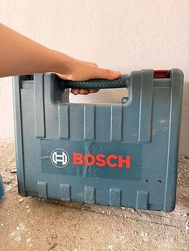 Сетевой ударный дрель Bosch в кейсе Комплектация: - дрель с кабелем — 1